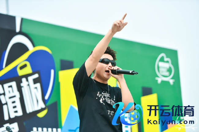 Rapper @YOUNG0000 燃炸扮演